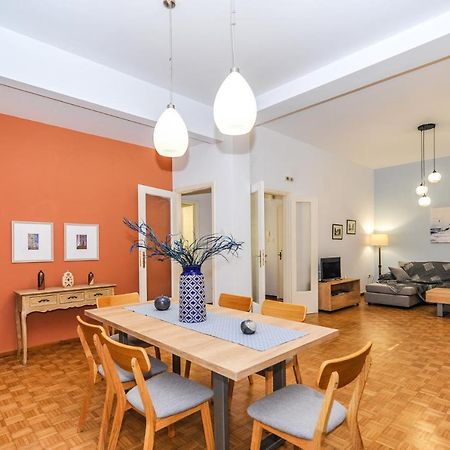 The Elegant. Spacious City Center Apartment. Iraklio Exterior foto